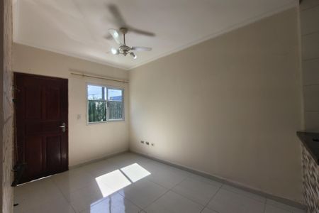Sala de casa de condomínio para alugar com 2 quartos, 50m² em Vila Sonia, Praia Grande
