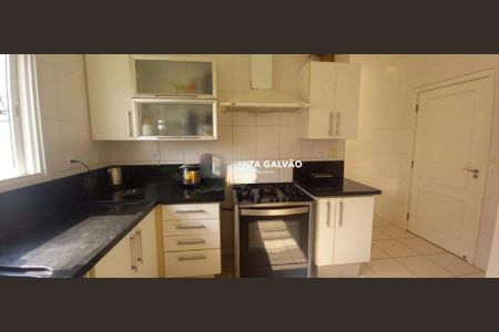 Casa de condomínio à venda com 600m², 4 quartos e sem vaga