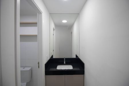 Banheiro  de apartamento para alugar com 2 quartos, 47m² em Vila das Bandeiras, Guarulhos