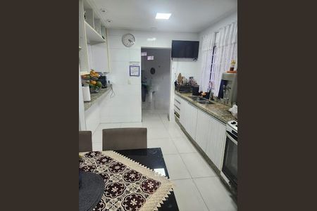 Casa à venda com 4 quartos, 182m² em Quitaúna, Osasco
