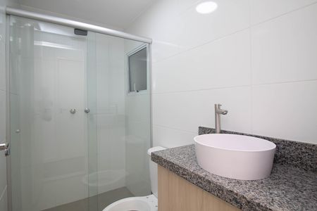 Banheiro da Suíte de apartamento para alugar com 2 quartos, 56m² em Vila Galvão, Guarulhos