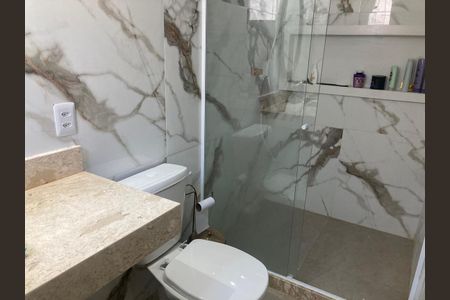 Casa de condomínio para alugar com 300m², 3 quartos e 1 vaga Casa de condomínio para alugar com 300m², 3 quartos e 1 vagaBanheiro da Suíte