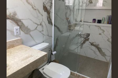 Casa de condomínio para alugar com 300m², 3 quartos e 1 vaga Casa de condomínio para alugar com 300m², 3 quartos e 1 vagaBanheiro da Suíte