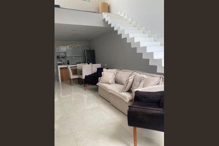 Casa de condomínio para alugar com 300m², 3 quartos e 1 vaga Casa de condomínio para alugar com 300m², 3 quartos e 1 vagaSala