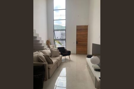 Casa de condomínio para alugar com 300m², 3 quartos e 1 vaga Casa de condomínio para alugar com 300m², 3 quartos e 1 vagaSala