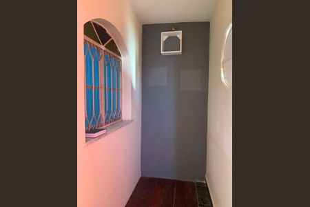 Banheiro de kitnet/studio para alugar com 1 quarto, 55m² em Irajá, Rio de Janeiro