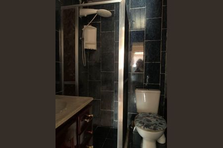 Banheiro de kitnet/studio para alugar com 1 quarto, 55m² em Irajá, Rio de Janeiro