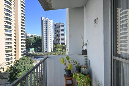 Apartamento à venda com 67m², 2 quartos e 1 vagaVaranda da sala