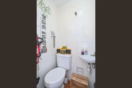 Banheiro de Serviço de apartamento à venda com 2 quartos, 67m² em Real Parque, São Paulo