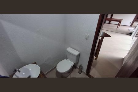 Banheiro de casa para alugar com 3 quartos, 310m² em Rio Tavares, Florianópolis