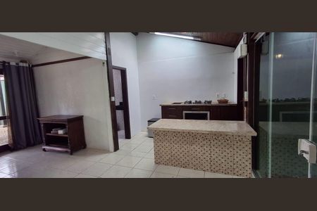 Cozinha de casa para alugar com 3 quartos, 310m² em Rio Tavares, Florianópolis