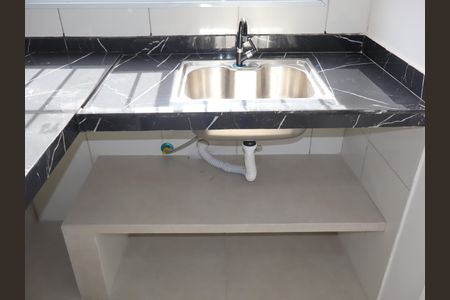 Cozinha de apartamento para alugar com 1 quarto, 30m² em Jardim Imperador (zona Leste), São Paulo