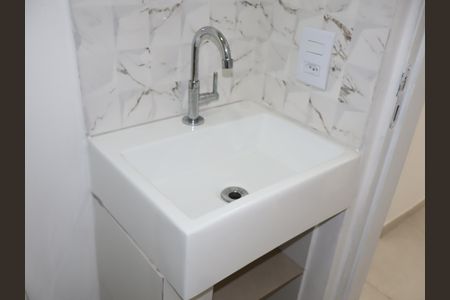 Banheiro de apartamento para alugar com 1 quarto, 30m² em Jardim Imperador (zona Leste), São Paulo