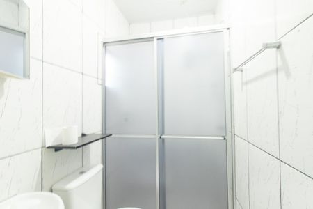 Banheiro Social de kitnet/studio para alugar com 1 quarto, 35m² em Sítio Cercado, Curitiba