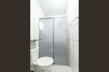 Banheiro Social de kitnet/studio para alugar com 1 quarto, 35m² em Sítio Cercado, Curitiba