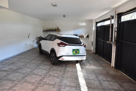 ampla garagem de casa à venda com 3 quartos, 288m² em Jardim da Serra, Jundiaí
