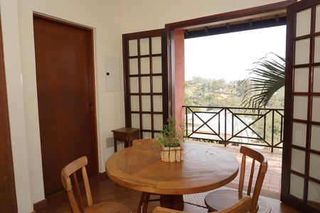 Casa de condomínio para alugar com 300m², 4 quartos e 2 vagasMezanino