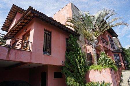 Fachada de casa de condomínio para alugar com 4 quartos, 300m² em Jardim Indaia, Embu das Artes
