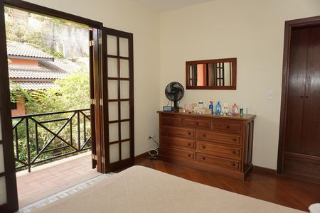 Casa de condomínio para alugar com 300m², 4 quartos e 2 vagasQuarto 3 - Suíte