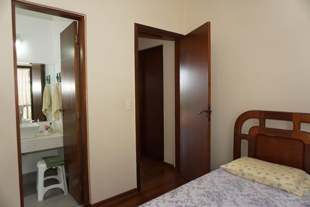 Casa de condomínio para alugar com 300m², 4 quartos e 2 vagasQuarto 2 - Suíte