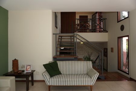 Casa de condomínio para alugar com 300m², 4 quartos e 2 vagasSala