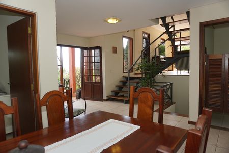 Casa de condomínio para alugar com 300m², 4 quartos e 2 vagasSala de Jantar