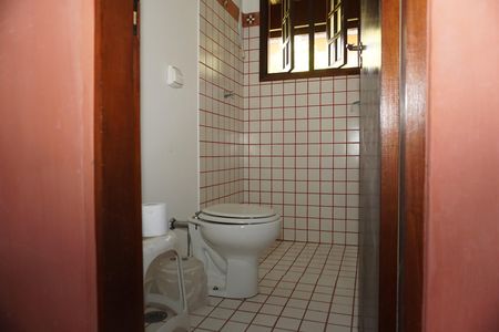 Casa de condomínio para alugar com 300m², 4 quartos e 2 vagasBanheiro Social