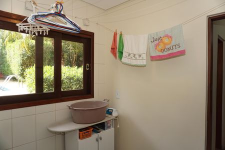 Casa de condomínio para alugar com 300m², 4 quartos e 2 vagasLavanderia