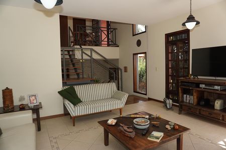 Casa de condomínio para alugar com 300m², 4 quartos e 2 vagasSala