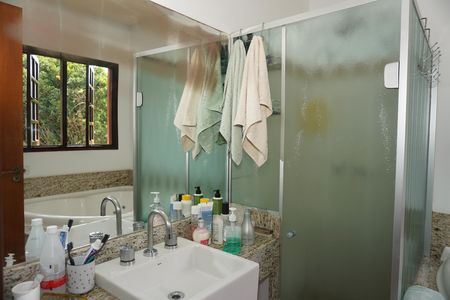 Casa de condomínio para alugar com 300m², 4 quartos e 2 vagasBanheiro da Suíte 3