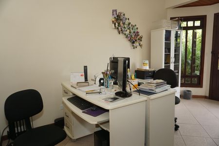 Casa de condomínio para alugar com 300m², 4 quartos e 2 vagasEscritório