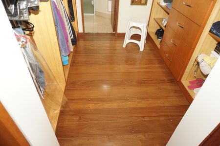 Casa de condomínio para alugar com 300m², 4 quartos e 2 vagasCloset da suíte 3