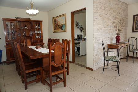 Casa de condomínio para alugar com 300m², 4 quartos e 2 vagasSala de Jantar