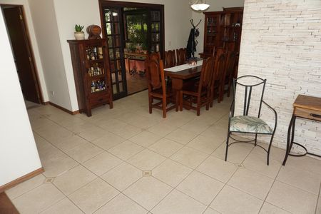 Casa de condomínio para alugar com 300m², 4 quartos e 2 vagasSala de Jantar