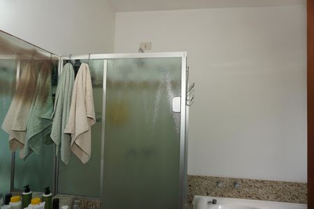 Casa de condomínio para alugar com 300m², 4 quartos e 2 vagasBanheiro da Suíte 3