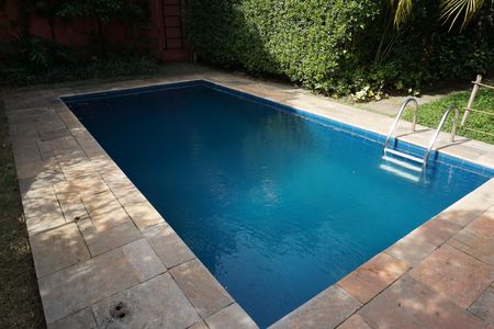 Casa de condomínio para alugar com 300m², 4 quartos e 2 vagasPiscina