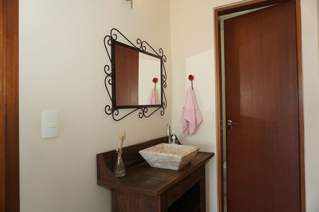 Casa de condomínio para alugar com 300m², 4 quartos e 2 vagasLavabo