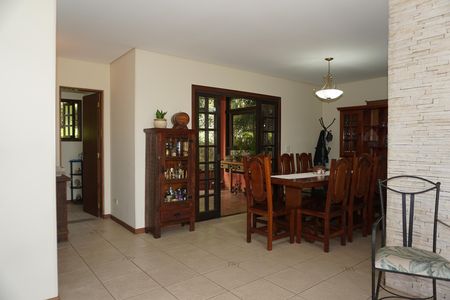 Casa de condomínio para alugar com 300m², 4 quartos e 2 vagasSala de Jantar