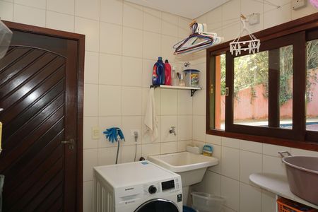 Casa de condomínio para alugar com 300m², 4 quartos e 2 vagasLavanderia