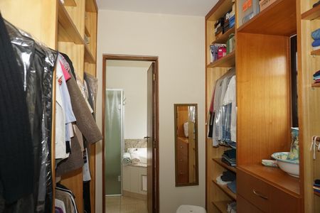 Casa de condomínio para alugar com 300m², 4 quartos e 2 vagasCloset da suíte 3