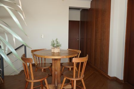 Casa de condomínio para alugar com 300m², 4 quartos e 2 vagasMezanino