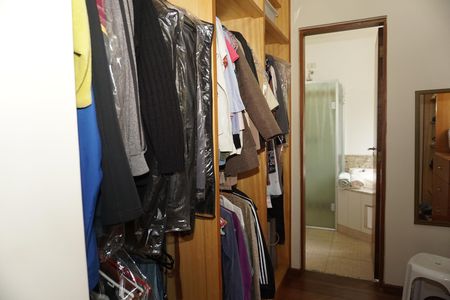 Casa de condomínio para alugar com 300m², 4 quartos e 2 vagasCloset da suíte 3