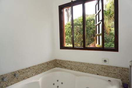 Banheiro da Suíte 3 de casa de condomínio para alugar com 4 quartos, 300m² em Jardim Indaia, Embu das Artes