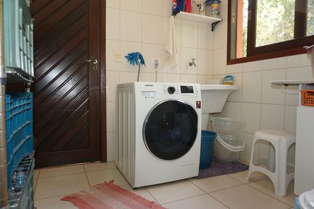 Casa de condomínio para alugar com 300m², 4 quartos e 2 vagasLavanderia