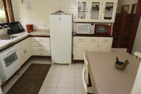 Cozinha de casa de condomínio para alugar com 4 quartos, 300m² em Jardim Indaia, Embu das Artes