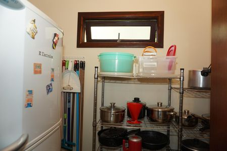 Despensa de casa de condomínio para alugar com 4 quartos, 300m² em Jardim Indaia, Embu das Artes