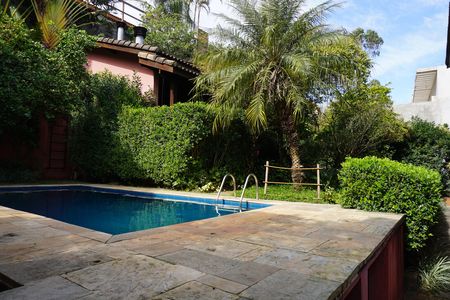 Casa de condomínio para alugar com 300m², 4 quartos e 2 vagasPiscina