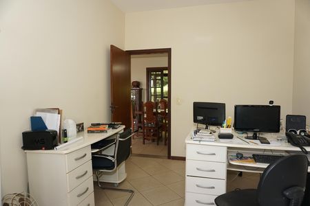 Casa de condomínio para alugar com 300m², 4 quartos e 2 vagasEscritório
