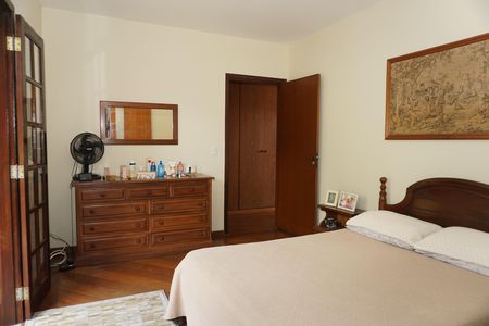 Casa de condomínio para alugar com 300m², 4 quartos e 2 vagasQuarto 3 - Suíte