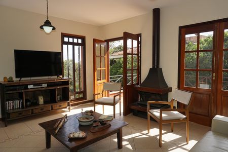 Casa de Condomínio para alugar com 4 quartos, 300m² em Jardim Indaia, Embu das Artes